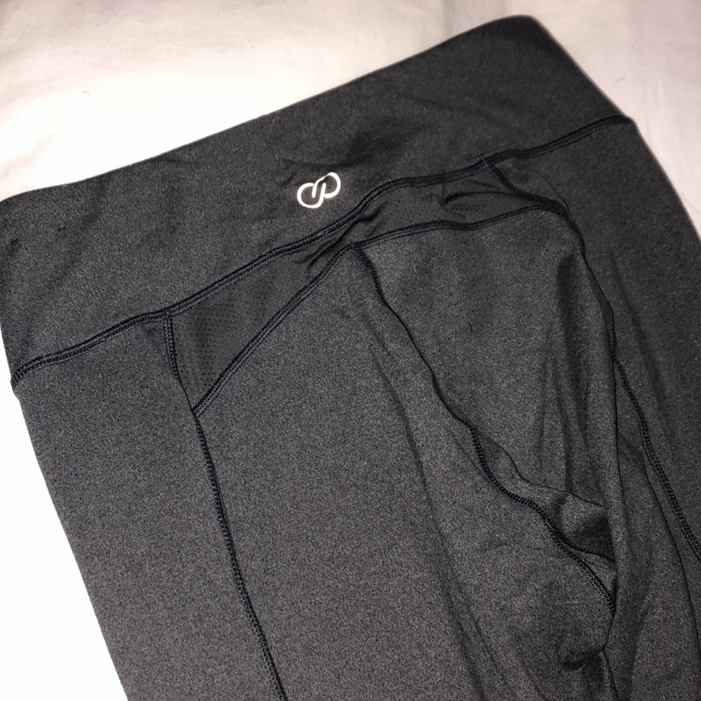 Calia by Carrie Underwood capri leggings